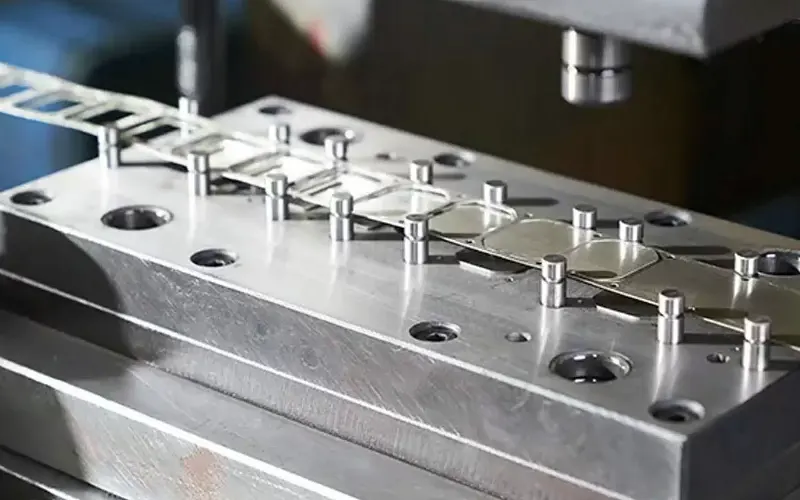 Qual equipamento é usado para carimbo?