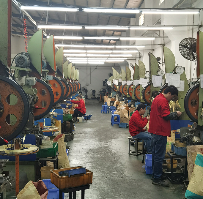 Linha de produção de ilhós em metais nuote