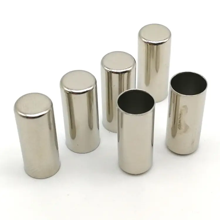 Tampa final do cordão de latão