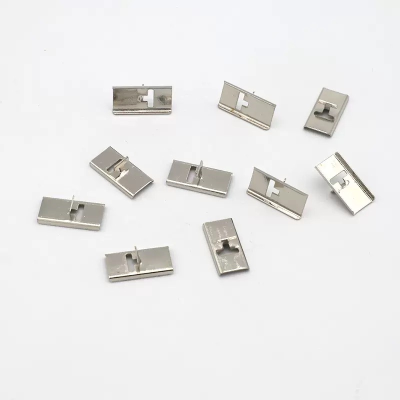 Estampagem progressiva de metal