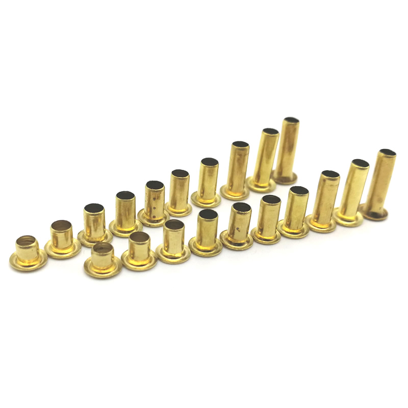 Ilhós de latão pequenos